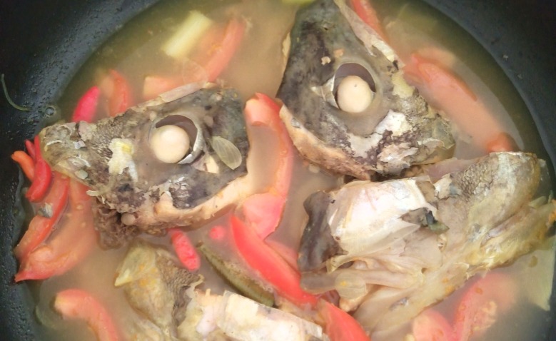 Sup kepala ikan simpel