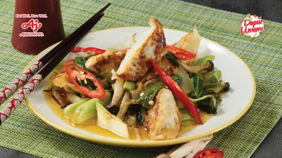 4. Sweet Sour Salad Gyoza