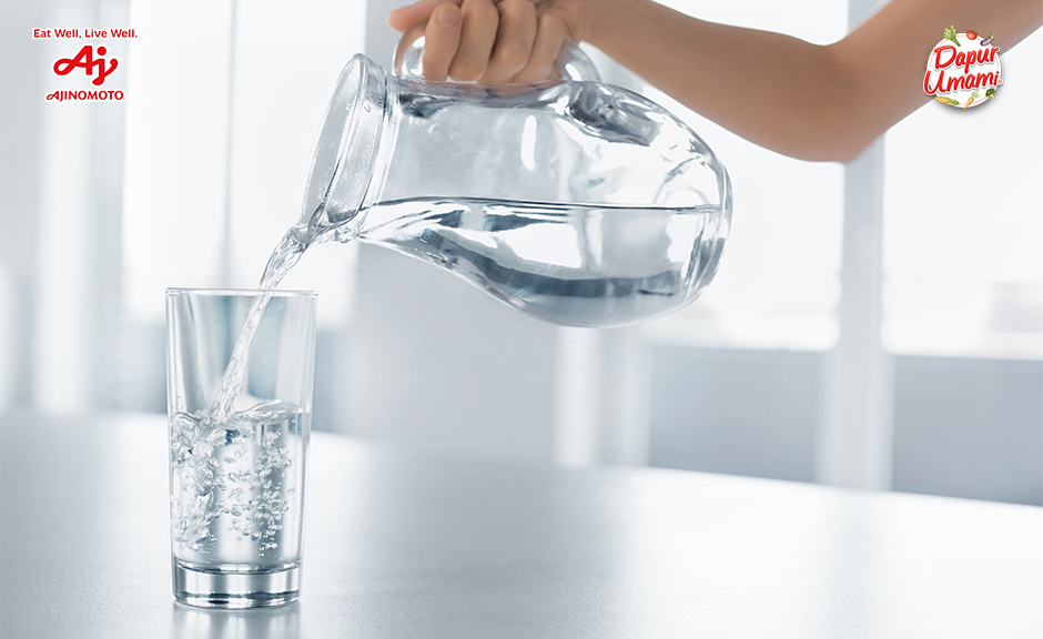 Ini Dia Alasan Kamu Harus Cukup Minum Air Putih Walau Sedang Puasa