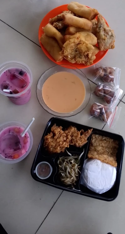 Allahmduillah dapat tajil lagi di masjid di hari ke 20 umamichi☺️☺️