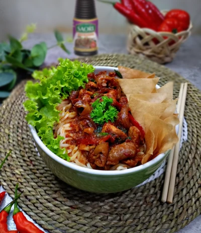 Annyeong yoerobun Disini ada yang hobby nontonin Drakor seperti saya?😁 Yuk kita buat Bakmi pedassss