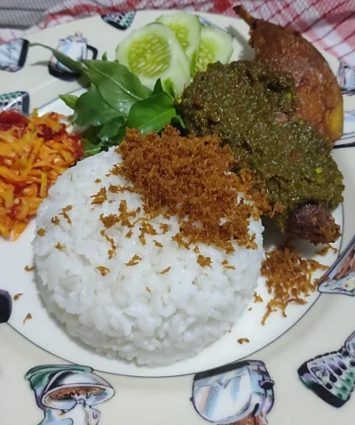 Bebek goreng bumbu hitam khas madura