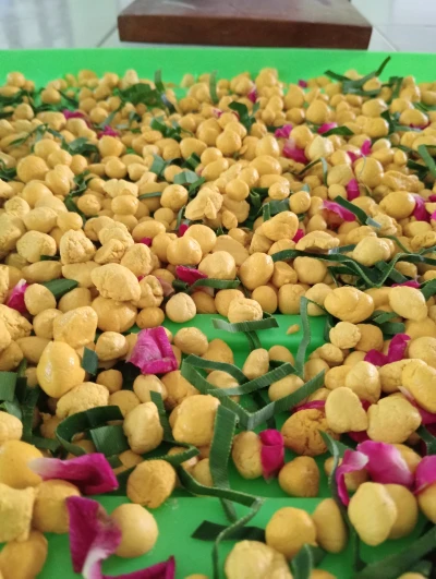 Bedak dingin tradisional dari tepung beras