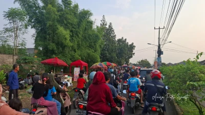 Serunya Berburu Takjil di Hari Pertama! Siapa Cepat Dia Dapat