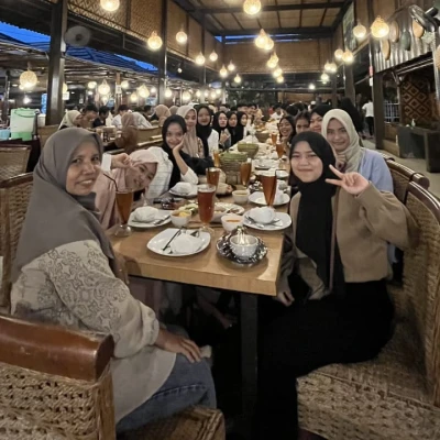 (Day 15) Bukber Mempererat Silaturrahmi Guru dan Murid