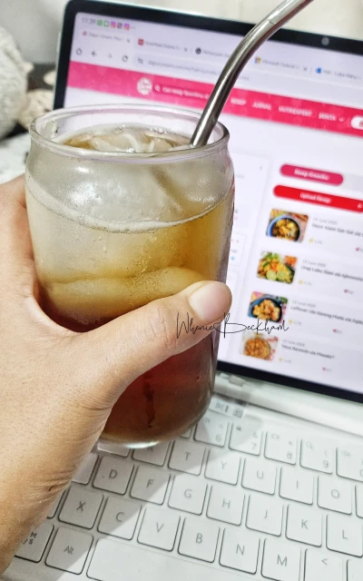 Ga ada es kopi, es teh pun jadi lah 😅