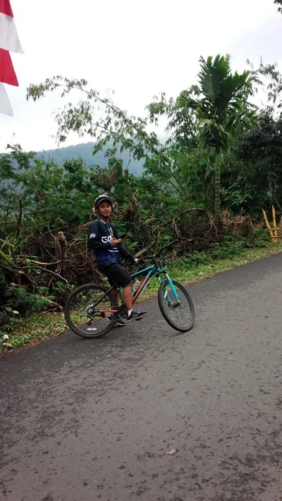#hiduplebihsehat    mendaki pegunungan dengan sepeda