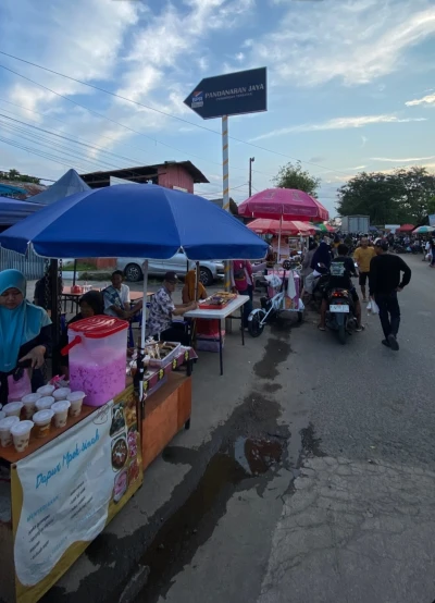 Jalan Sore Mencari Takjil Untuk Berbuka