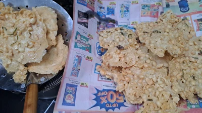 Jurnal Ramadan : Ngabuburit Perdana Bikin Peyek Kacang  (Day 15)