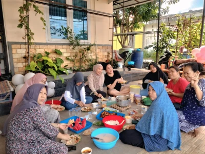 Makan bareng salah satu bentuk cara mempererat silaturahmi #CeritaIdulAdha
