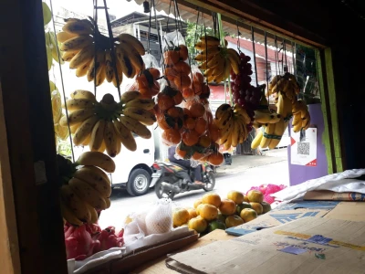 Membeli Buah Untuk Takjil