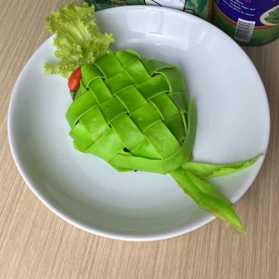 Membuat Nasi Goreng Ketupat