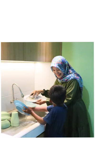 Mencuci piring bersama