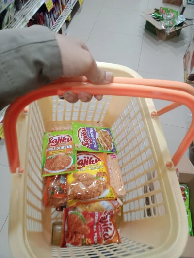 Mengisi Kembali Lemari Dapur Kecilku , dengan Perjalanan Sederhana yang Bikin Hati Senang