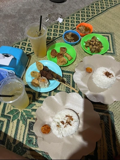 Menyantap Menu Angkringan