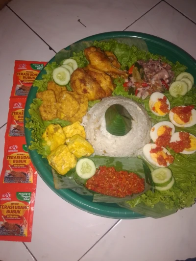 Nasi liwet tumpeng simple