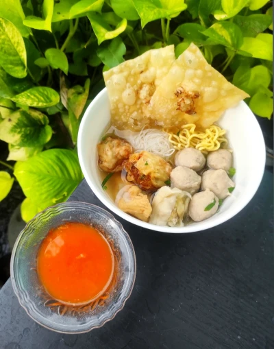 Nikmatnya Makan Bakso