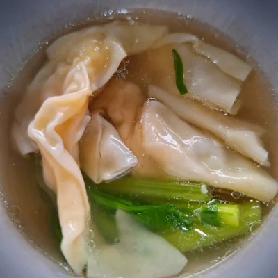 Nyemil Pangsit Kuah