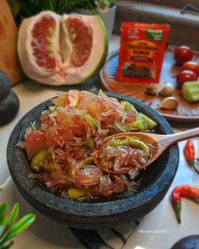 Rujak Buah Pomelo... Enak, Segar Kaya Vitamin C.