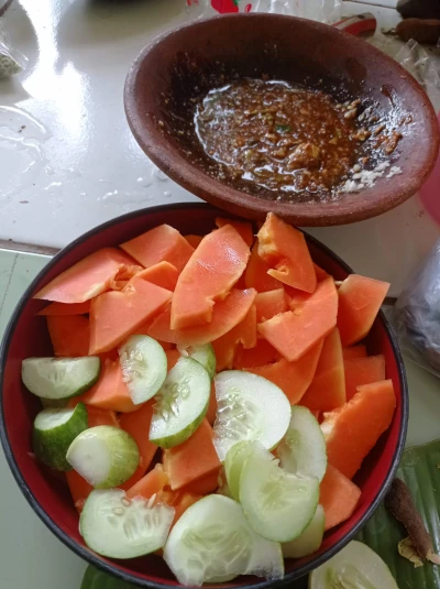 Siang siang ngerujak