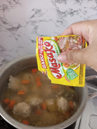 Sop pentol Ayam