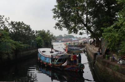 Suasana Sungai Sekanak Palembang Pagi Hari