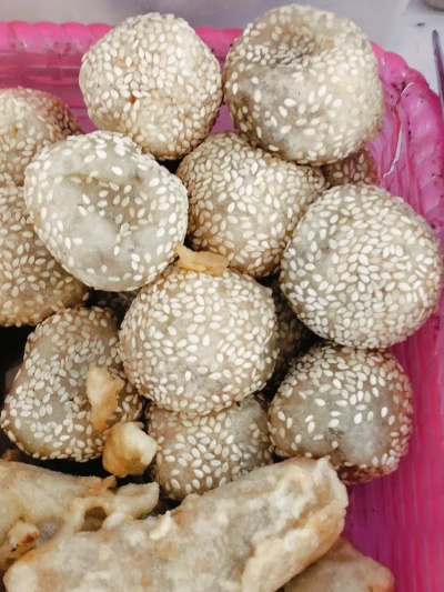 Suka kue onde-onde?