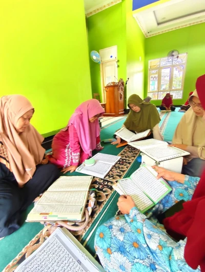 Tadarus AlQuran Saat Bulan Ramadan