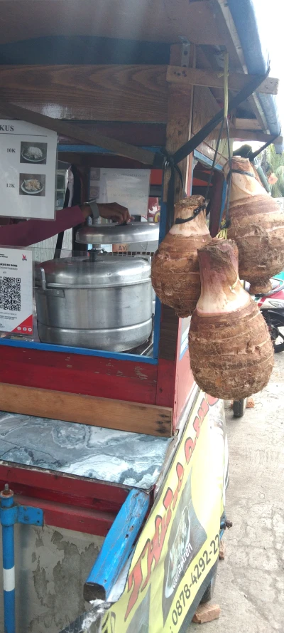 Talas bogor kukus takjil kesukaan