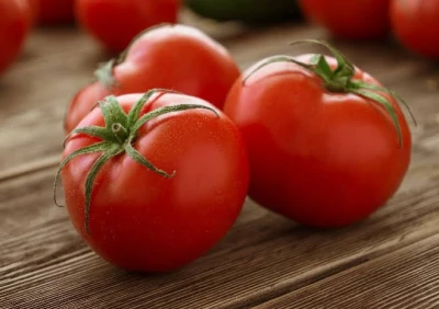 Tomat termasuk buah atau sayur ?