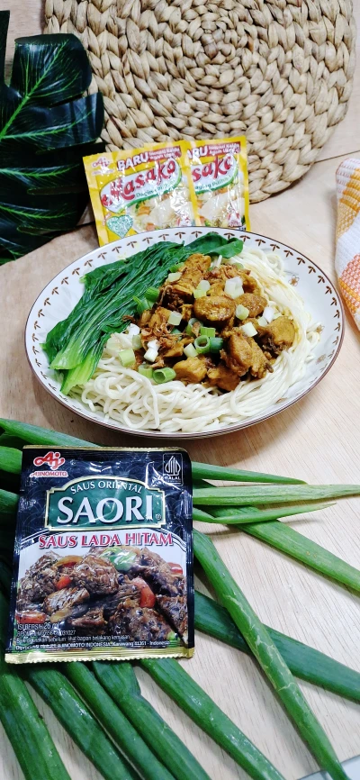 "Mie Ayam Saori Lada Hitam"