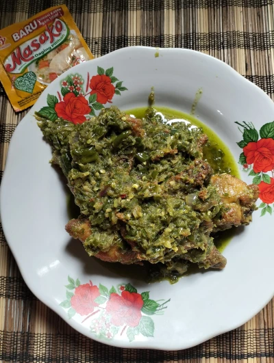 Ayam goreng cabe hijau