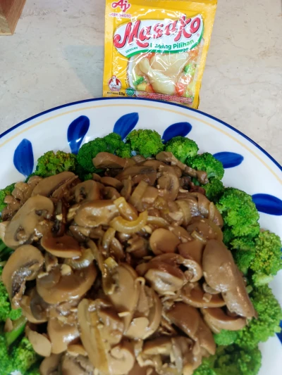 Brokoli Siram Ayam Jamur ala Masako