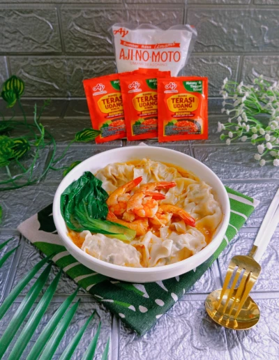 Creamy Tom Yum Wonton Soup