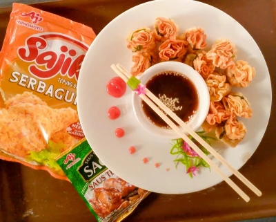 Dumpling tempe goreng saus teriyaki.