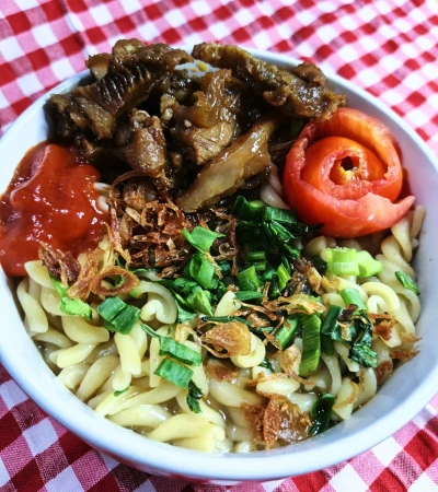 Fusili tumis daging