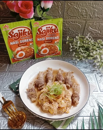 Garlic Fried Rice with Beef Enoki ala Sajiku