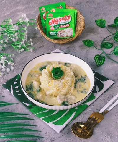 Garlic Rice with Creamy Spinach Chicken Mushroom Sauce