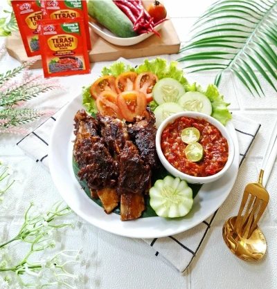 Iga Bakar Sambal Tomat Terasi ala Ajinomoto