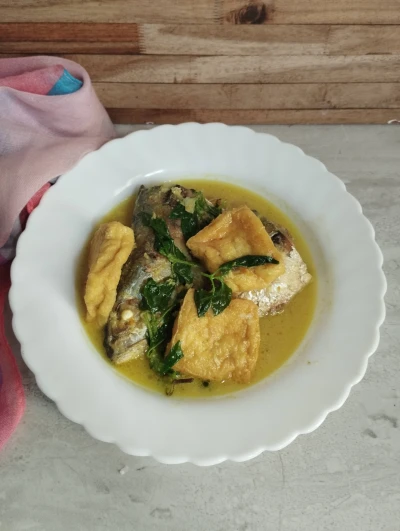 Ikan Banyar dan Tahu Bumbu Kuning