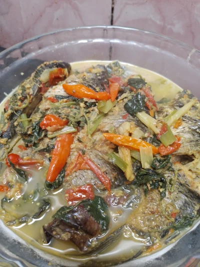 Ikan mas bumbu kuning