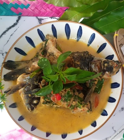 Ikan mas kuah santan