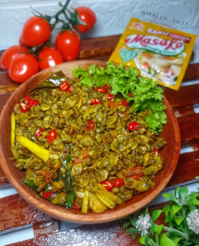 Kerang remis bumbu kunyit pedas