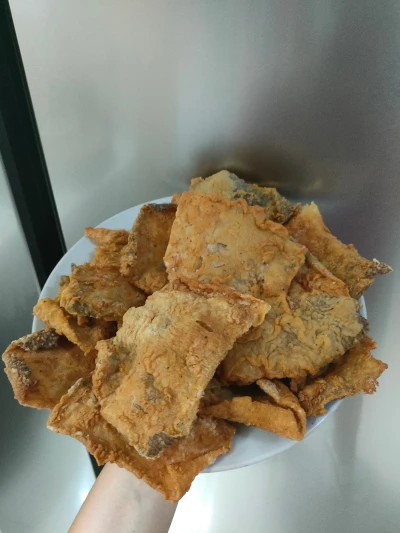 Kulit salmon goreng crispy