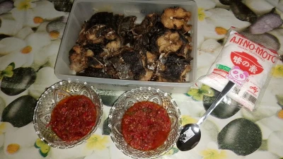 Lele goreng ,plus sambal goreng Ajinomoto