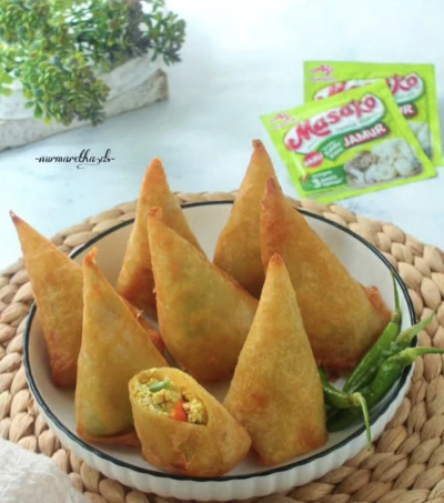 Lumpia Tahu Kari Pedas