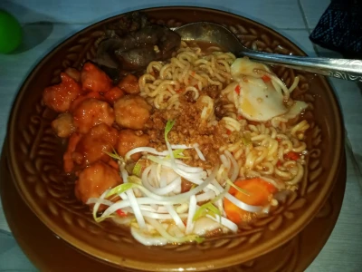 Mie kuah pedas