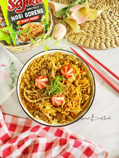 Mie Nyemek Pedas Ala Sajiku