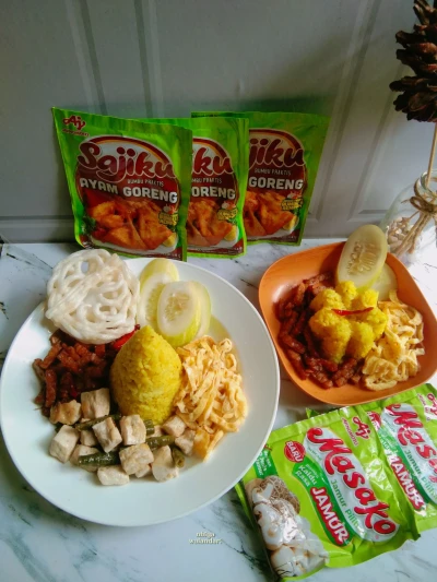 Nasi Kuning Mejikom ala Sajiku