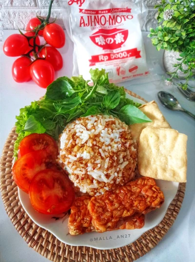 Nasi tutug oncom